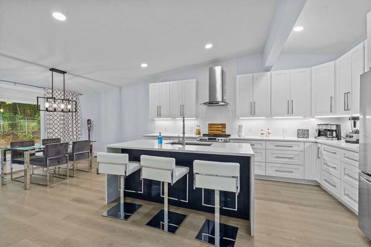 Photo - 8609 Cedarbrook Dr (Charlotte, NC)