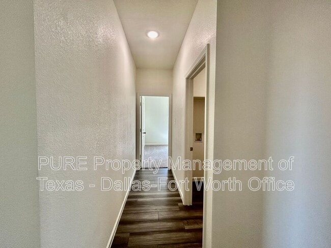 Building Photo - 405 Frio River Rd