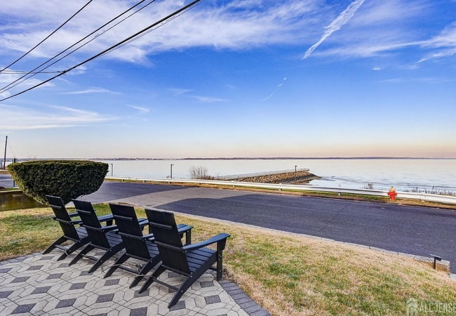 Building Photo - 239 Shoreland Cir