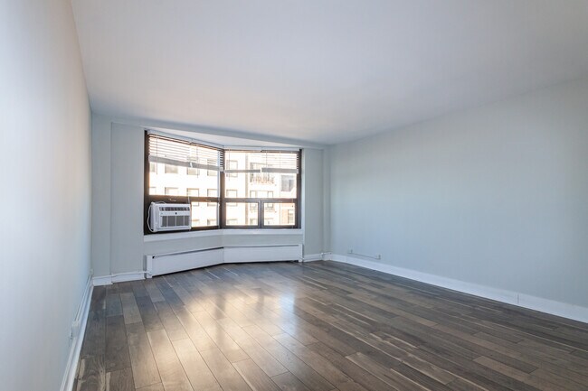 Foto del edificio - 419 W Wellington Ave