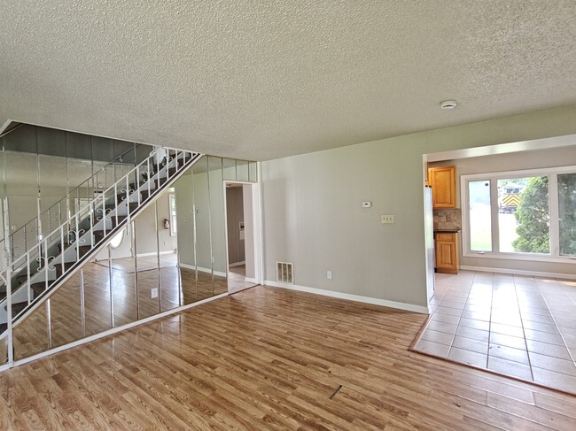 Photo - 75 Mainbridge Ln- House