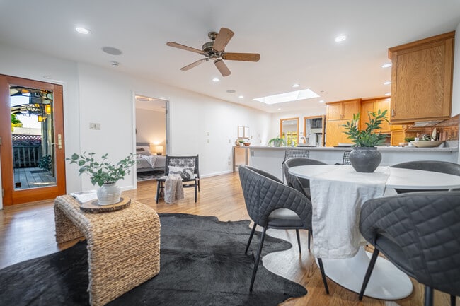 Building Photo - 2514 Alameda de las Pulgas