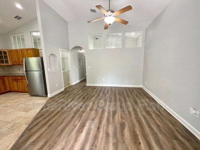 Foto del edificio - 5753 Eden Ln