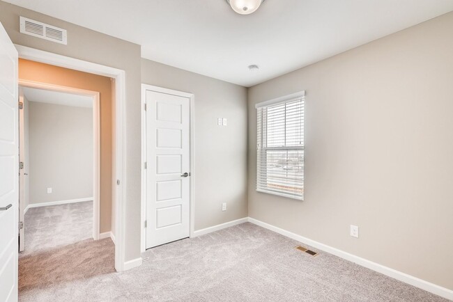 Foto del edificio - 3 Bedroom Townhomes For Rent