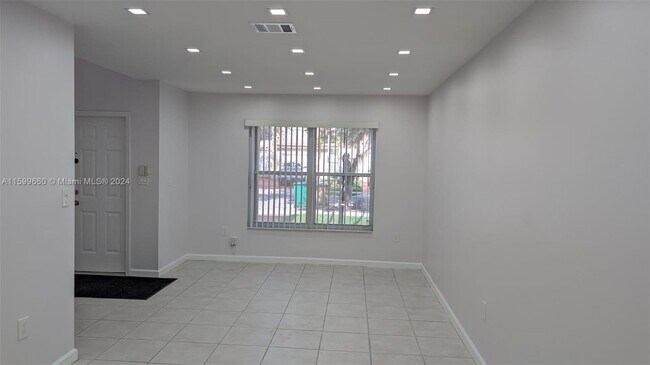 Foto del edificio - 210 Mahogany Terrace