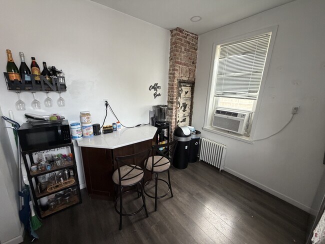 Foto del edificio - 187 Hopkins Ave
