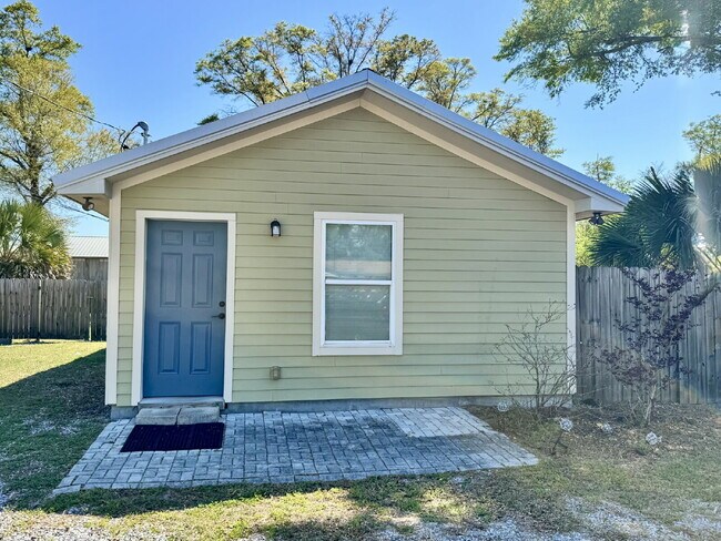 Foto del edificio - Cute newer home located close to North Bay Haven