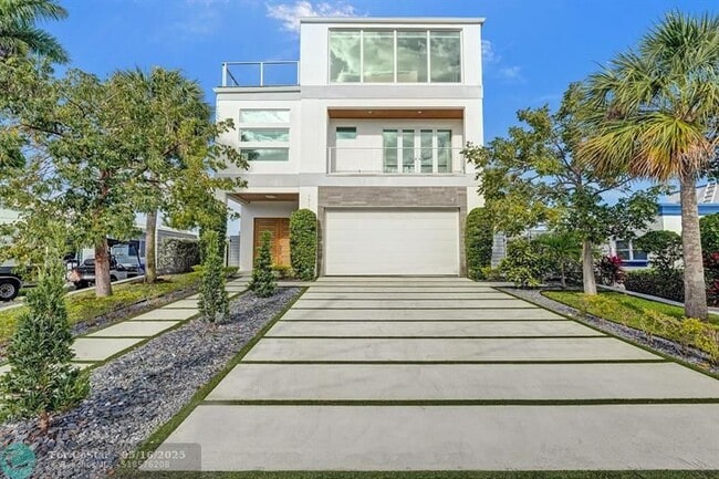 Building Photo - 1713 N Riverside Dr