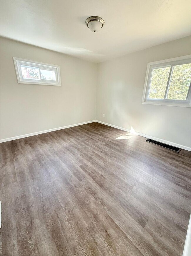 Foto del edificio - Great 4BR, 1 1/2BA Single Family Home in Penn Hills