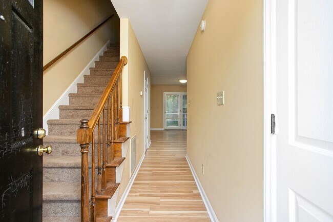 Building Photo - Charming 2 bedroom, 1.5 bathroom Durham du...