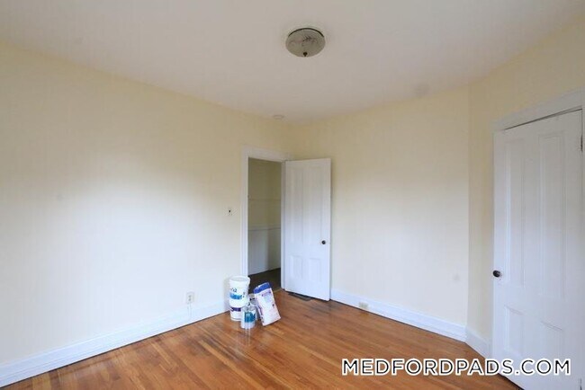 Foto del edificio - 20A Burget Ave.