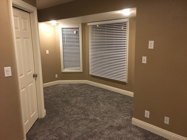 Foto del edificio - 1321 Southwind Dr