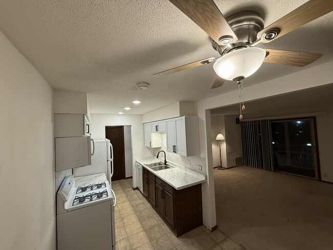 Building Photo - Sunset Apartments