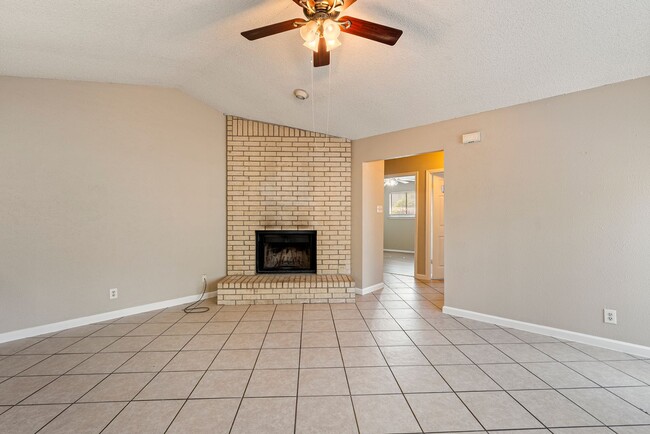 Building Photo - Charming North Austin Living with Fireplac...