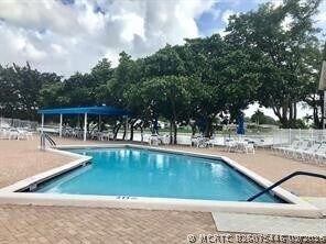 Foto del edificio - 9351 Lime Bay Blvd