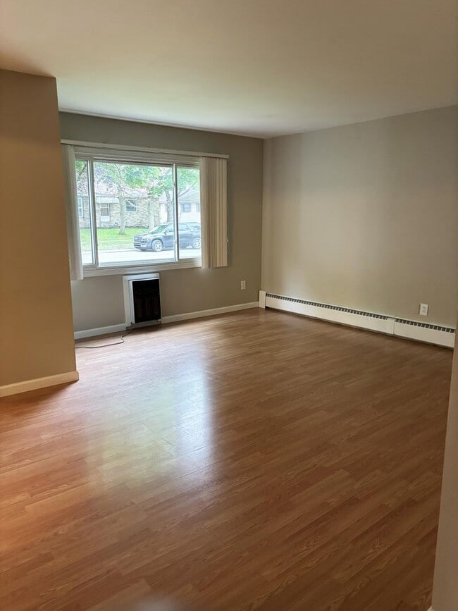 Foto del edificio - Chelsea Downtown Area 3-bedroom Ranch