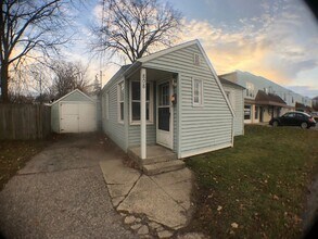 Building Photo - 808 E Lincoln St