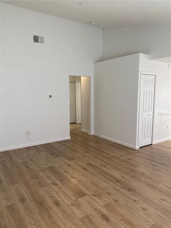 Foto del edificio - 705 Rollins Dr