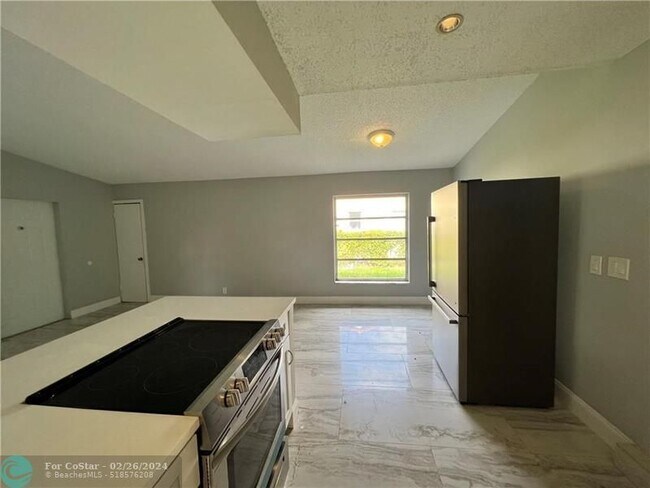 Foto del edificio - 4371 NW 80th Ave