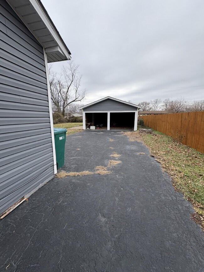 Foto del edificio - "3-Bedroom Retreat in Cahokia Heights – Co...