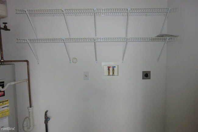 Building Photo - 121 Autumn Pine Dr