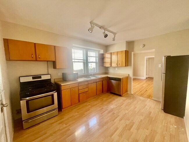 Foto del edificio - 4215 W Leland Ave