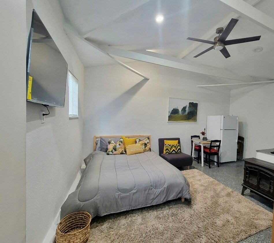 Foto principal - 26735 Eldridge Ave