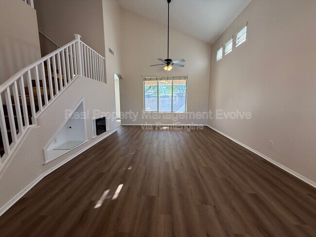 Foto del edificio - 1677 S Peppertree Dr