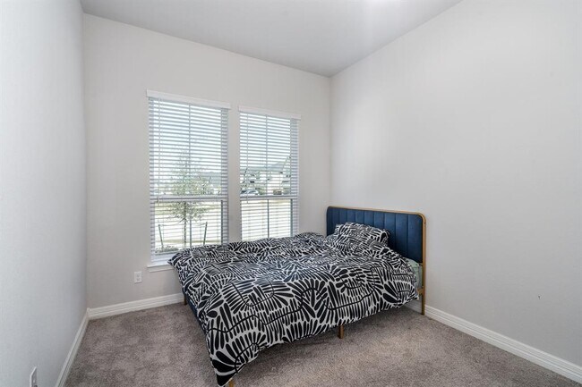 Building Photo - 25803 Rippey Gln Dr