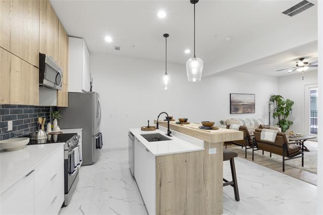 Foto del edificio - 4314 Roseland Ave