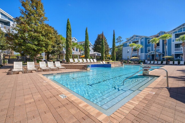 Photo - West 10 Apartments