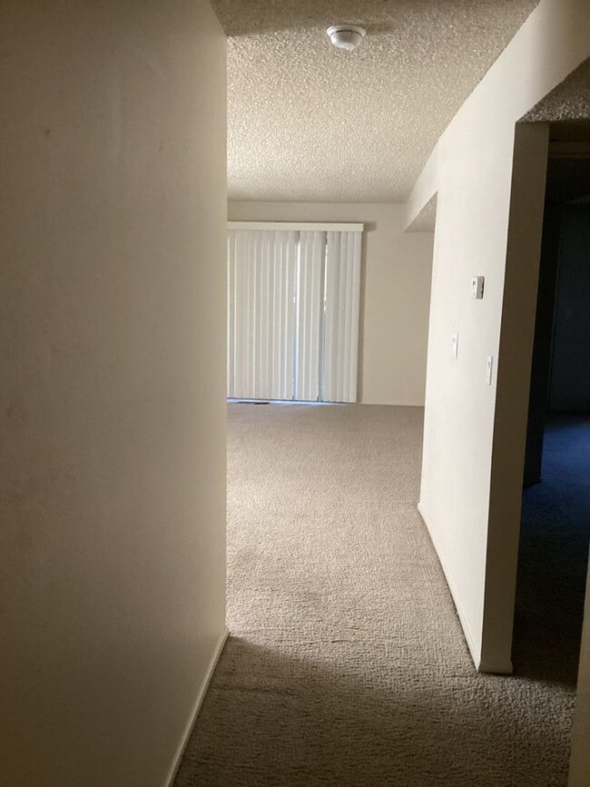 Foto del edificio - ONLY $1,350.00 PER MONTH - DON'T MISS OUT ON THIS CUTE GROUND FLOOR -2 BEDROOM/1BATH CONDO IN GAT...