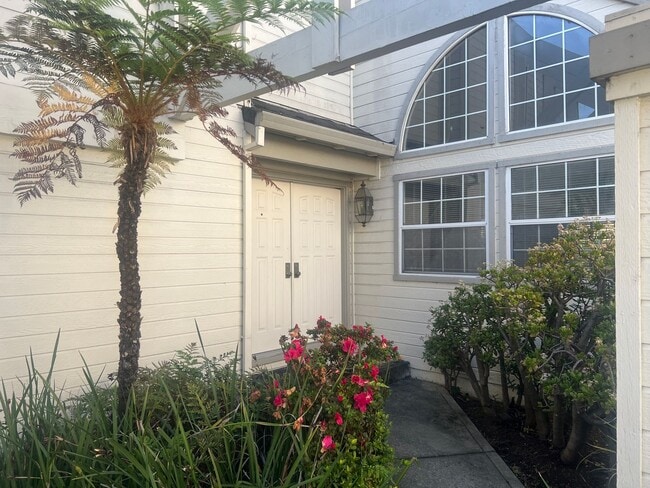 Foto del edificio - Spacious 3 bed 2.5 bath home in Mountain View. Must see!