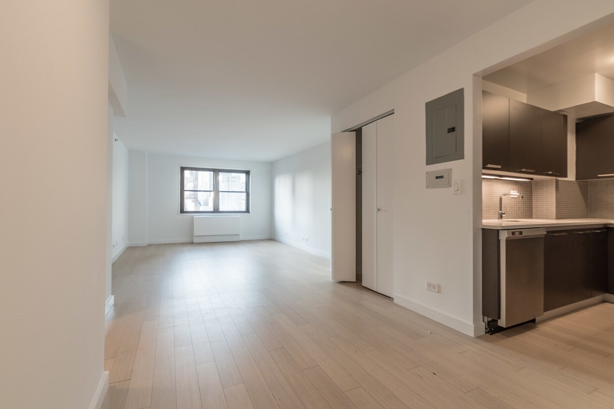Foto principal - 220 E 39th St