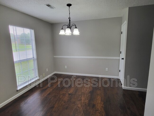 Building Photo - 811 Netherlands Dr