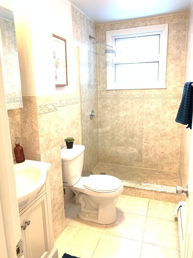 Building Photo - 2428 Cambreleng Ave