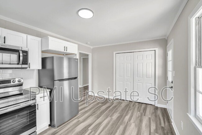 Foto del edificio - 120 Abbotsford Dr