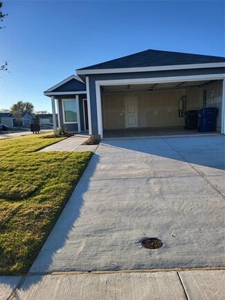 Building Photo - 9001 Red Fox Trl