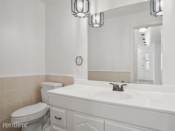 Building Photo - 3 br, 2 bath Townhome - 3736 Woodford Aven...