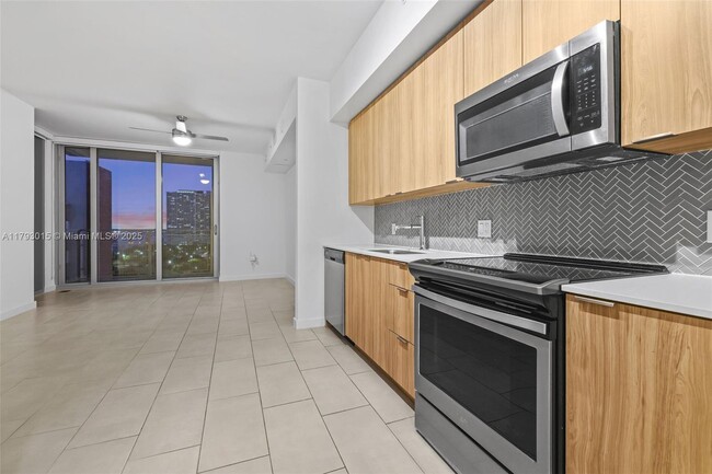 Foto del edificio - 2150 N Bayshore Dr