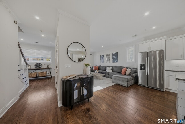 Foto del edificio - 145 Brentwood Ave