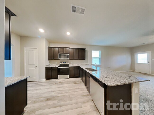 Foto del edificio - 125 Bush Dr