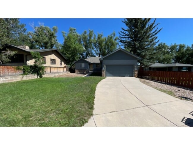 Secluded ranch style home near Cheyenne Canyon - Secluded ranch style home near Cheyenne Canyon