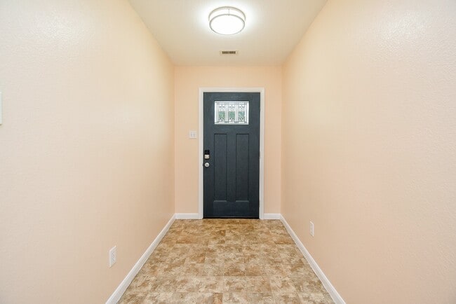 Building Photo - 2631 Skyview Trace Ct