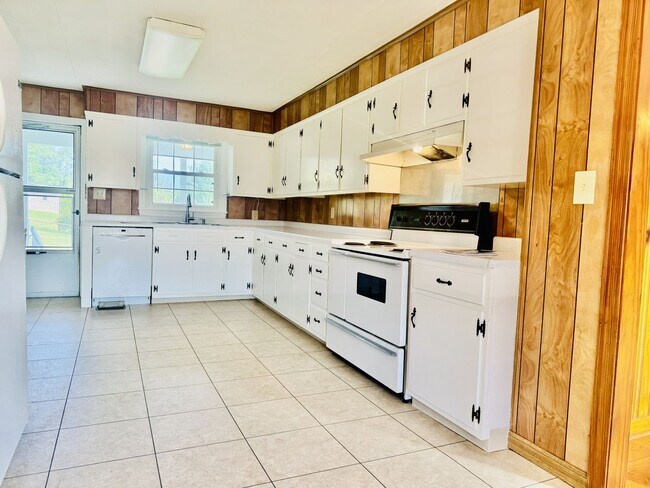 Foto del edificio - 3976 US Hwy 19E, Elizabethton, TN 37643