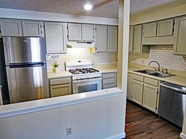 Foto del edificio - 50 Brookside Dr