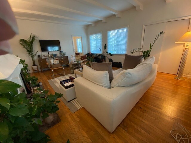 Sala de estar - 464 N Spaulding Ave