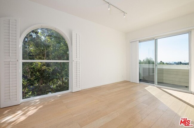 Foto del edificio - 1653 Micheltorena St