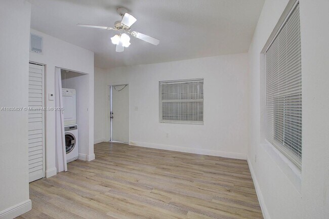 Foto del edificio - 8329 NW 5th Ave