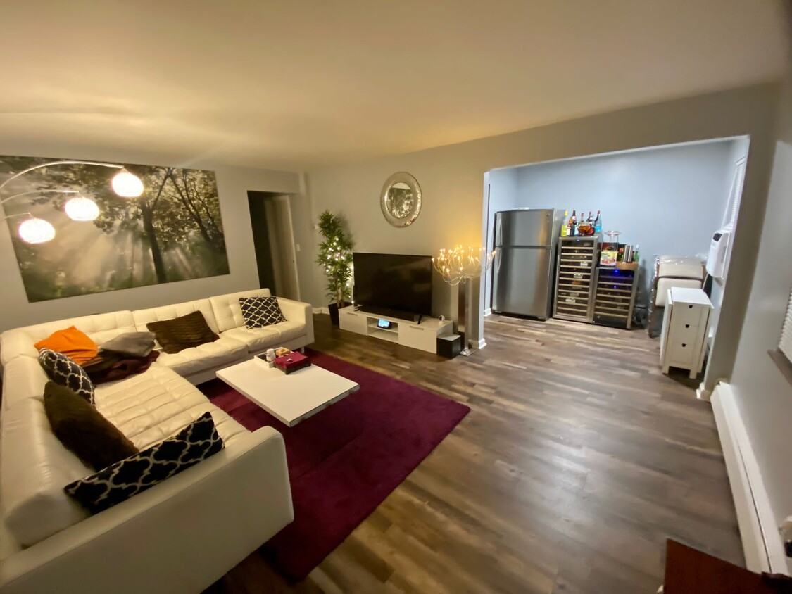 Living Room - 5927 Cary Ave